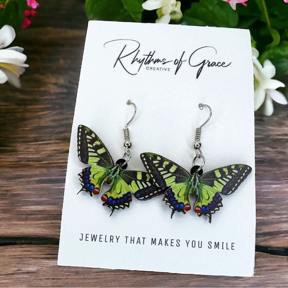 Butterfly Bliss: NWT Yellow Butterfly Dangle Earrings to Elevate Your Style! - Picture 1 of 5